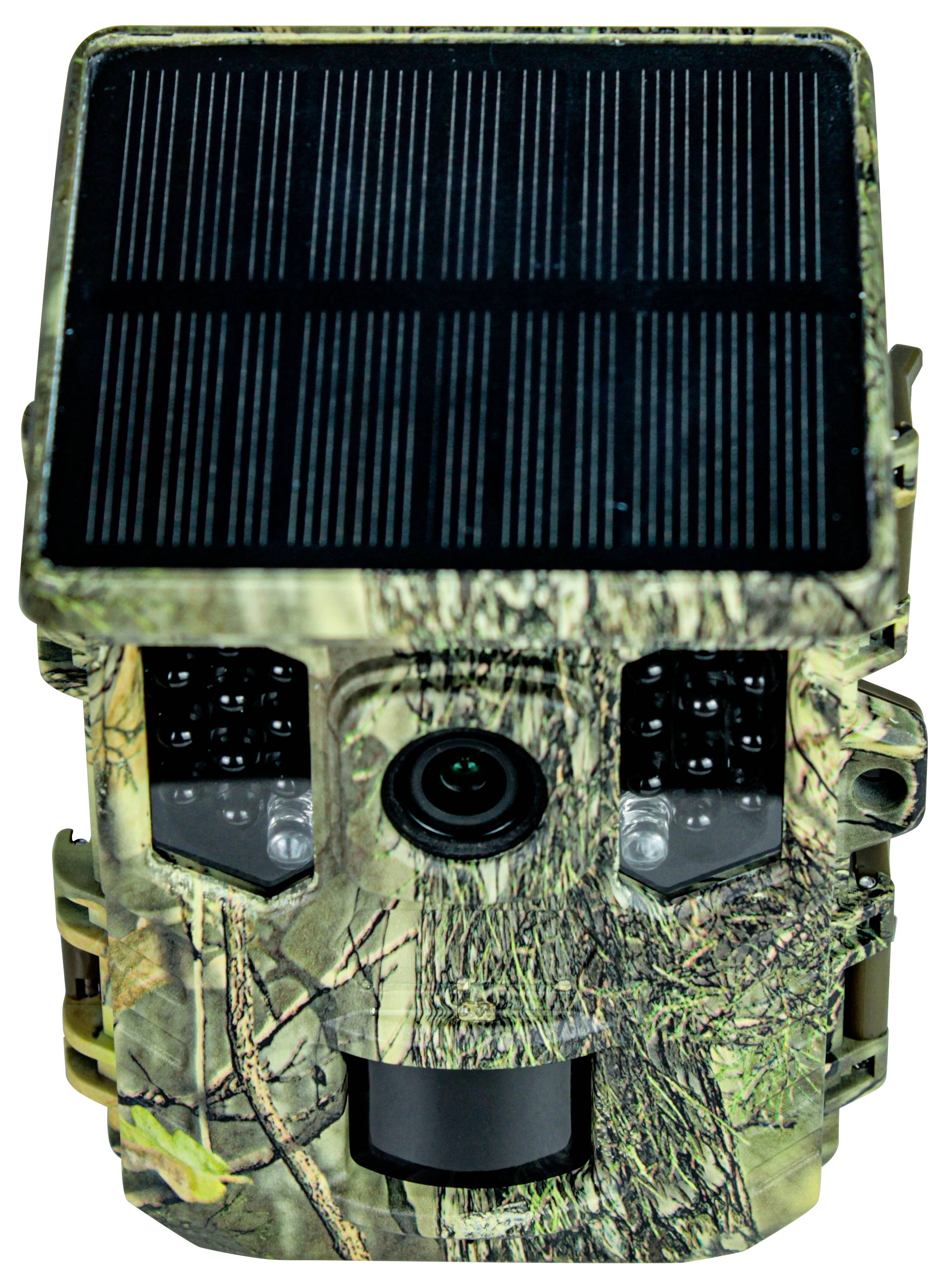 Een gecamoufleerde wildcamera met zonnepaneel toont een lens en LED-verlichting om dieren in de natuur te observeren.