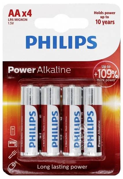 Vier AA-batterijen op een verpakking met het opschrift 'Philips Power Alkaline'. Beloven een langdurige levensduur en 109% meer prestatie.