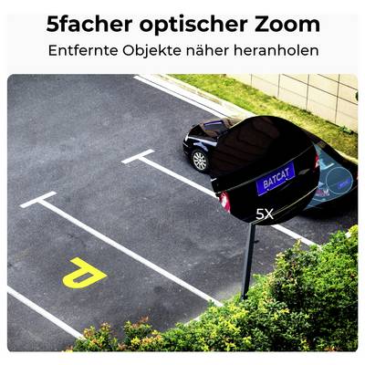 '5-voudige optische zoom. Verafgelegen objecten dichterbij halen.' Ingezoomde afbeelding van een parkeerplaats, waarbij het kenteken van een auto wordt benadrukt.