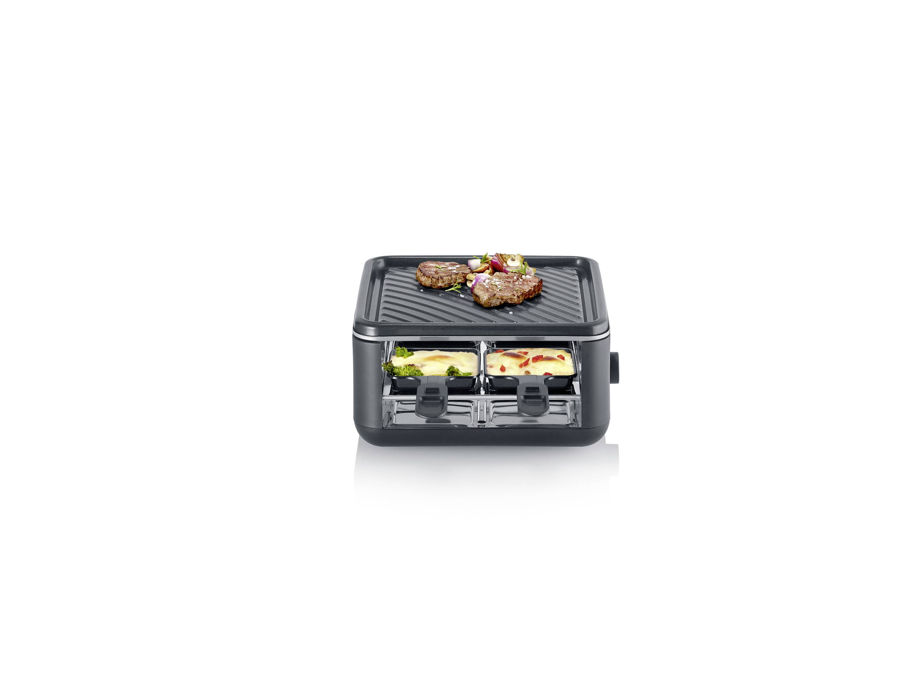 Een tafelgrill met vier grillplaten, waarop vlees en groenten kunnen worden gegrild. Ideaal voor gezamenlijk koken en eten.