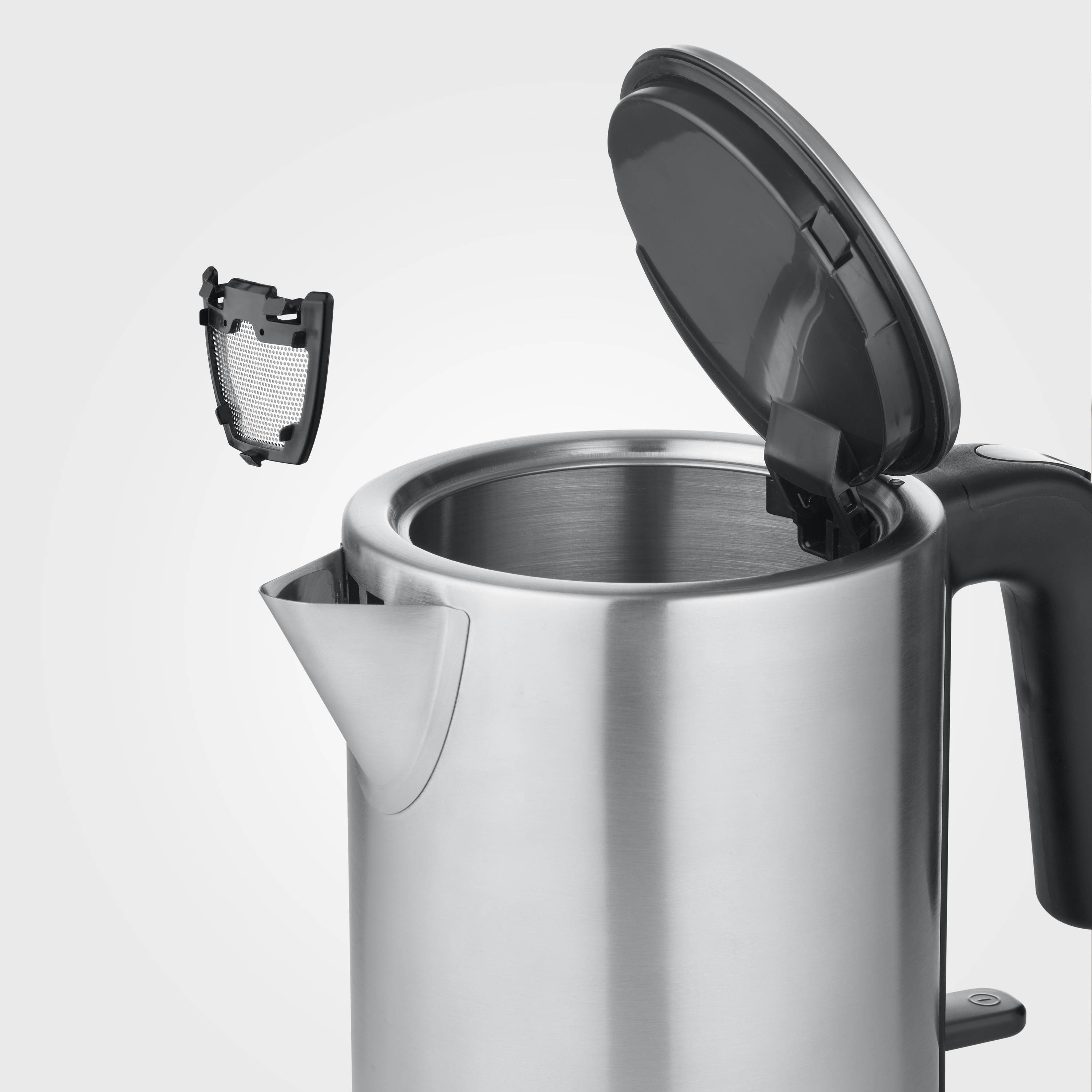 Een elektrische waterkoker in modern design met een geopend deksel en een verwijderbaar filter ernaast.