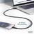 Een smartphone is verbonden met een laptop via een USB-kabel. Op de aanduiding staat '5 Gbps Data Transmission', wat snelle gegevensoverdracht aangeeft.