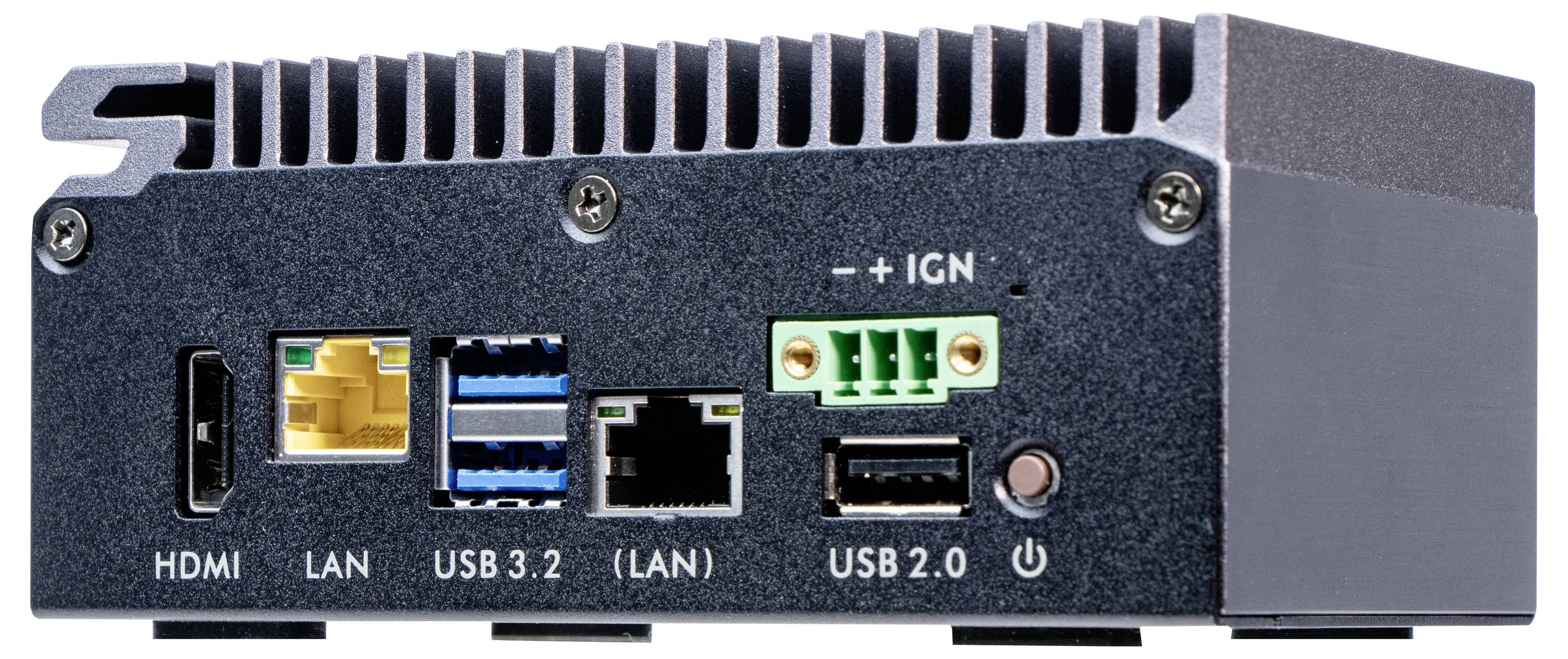 Compacte computer met aansluitingen: HDMI, LAN, USB 3.2, LAN, USB 2.0. Bovenaan zichtbare ventilatiesleuven, toetsen voor Aan/Uit en -/+ IGN.