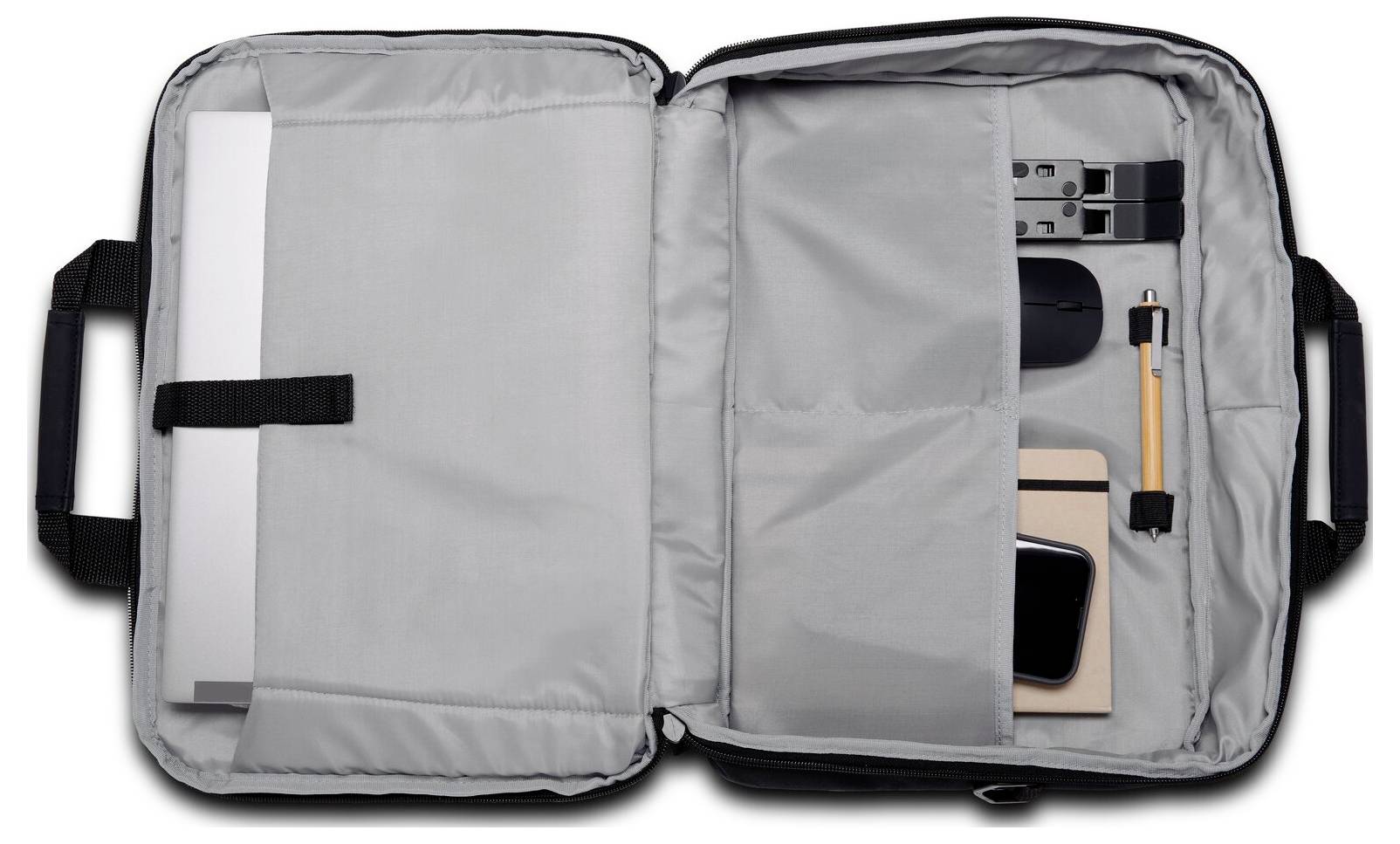 Opengeslagen tas met laptopvak aan de linkerkant, rechts meerdere vakken met oplader, muis, notitieboek, pen en smartphone.