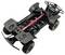 Een afstandsbediend auto-chassis zonder carrosserie, toont wielen, schokdempers en elektronische componenten.