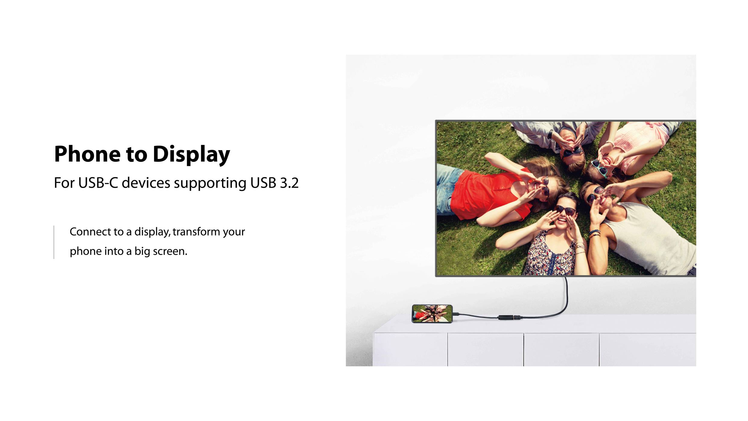 Smartphone wordt verbonden met monitor via USB-C-kabel, toont foto van vrienden die in de camera zwaaien. Tekst: 'Phone to Display'.