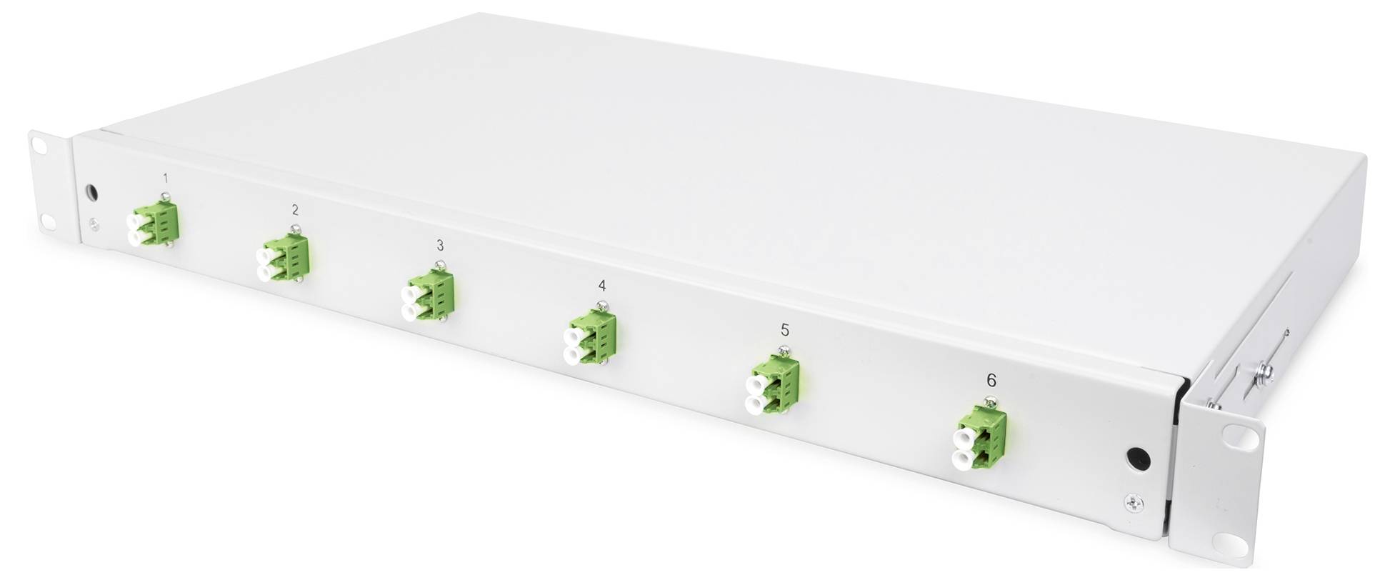 Een wit 19-inch rack-behuizing met zes groene glasvezelaansluitingen aan de voorzijde, genummerd van 1 tot 6.