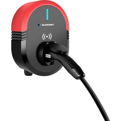 Laadstation voor elektrische voertuigen van Blaupunkt met aangesloten laadkabel.