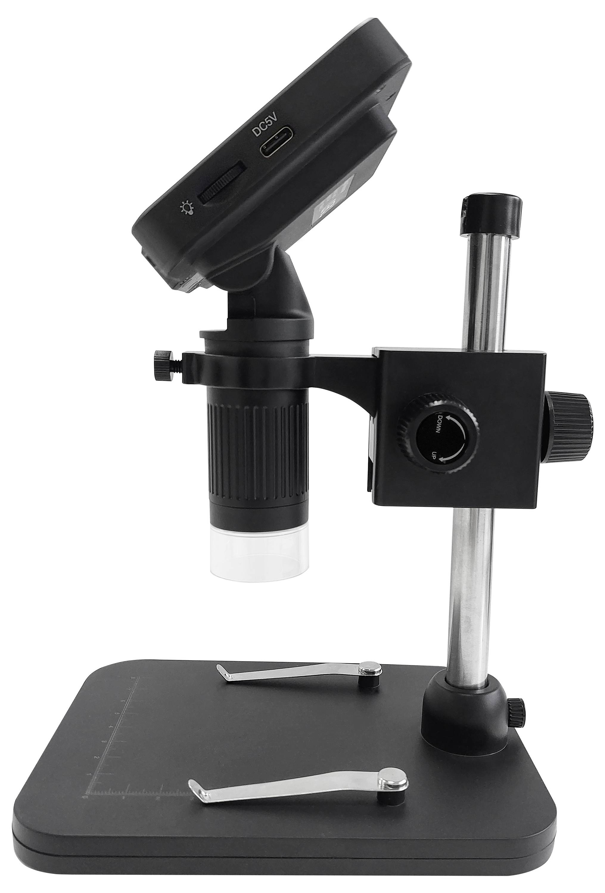 Digitale microscoop op een standaard met verstelbare arm, cameradeel wijst naar links. Scherpstelwiel zichtbaar.