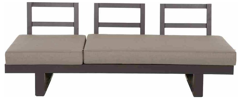 Een minimalistisch bank met bruine kussens en een strak houten frame, geschikt voor een modern wooninterieur.