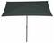 Een donkergroene rechthoekige parasol met een zwarte metalen steel, geopend en klaar voor gebruik buiten.
