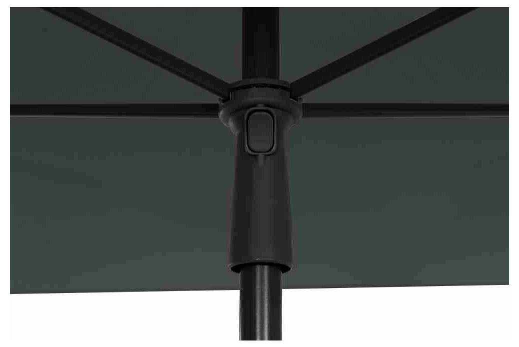 Onderaanzicht van een parasol, toont het midden en de stokken van de opengevouwen paraplu.