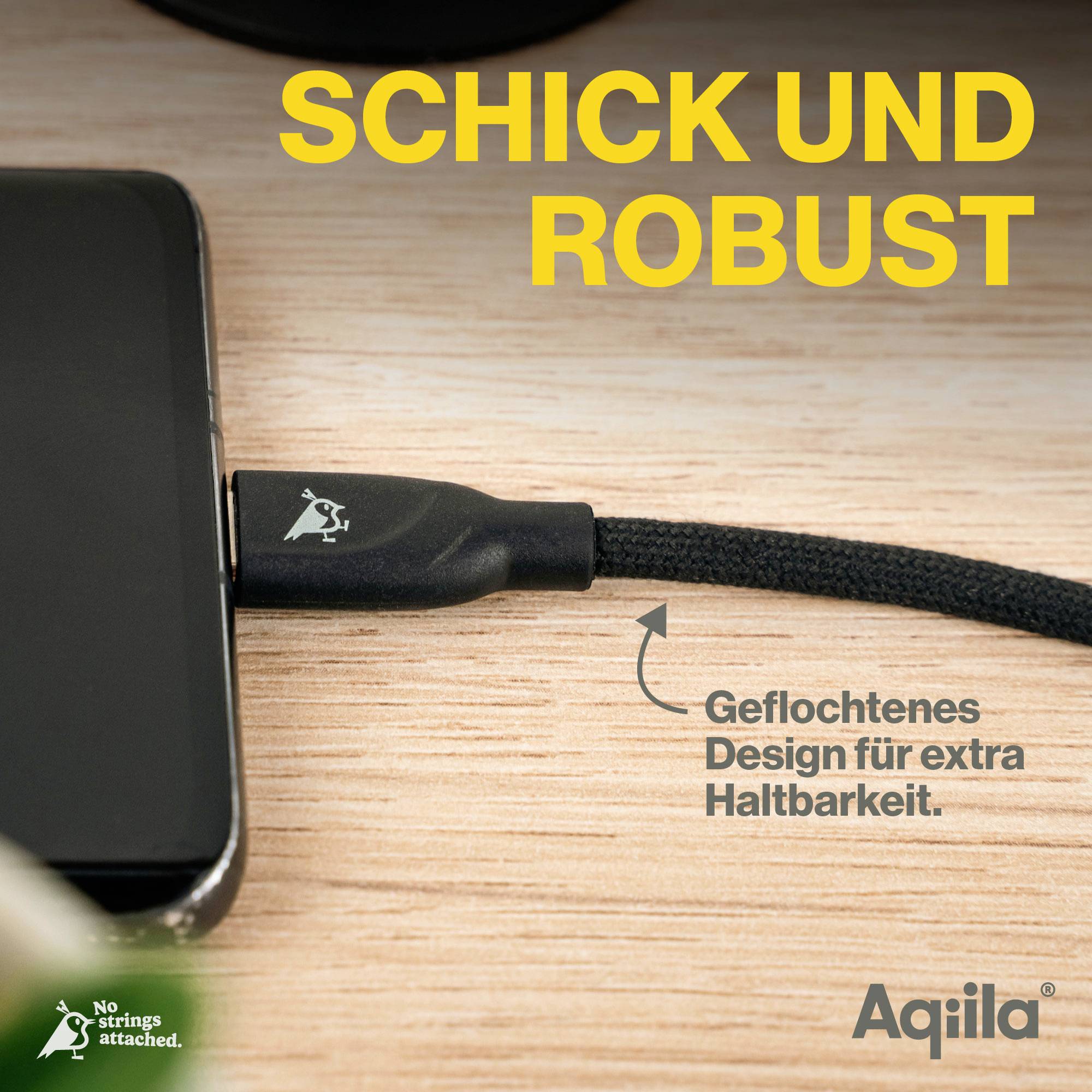 Oplader met robuust, gevlochten kabel, verbonden met een smartphone. Tekst: 'Stijlvol en stevig', 'Gevlochten ontwerp voor extra duurzaamheid'. Merknaam 'Aqila'.