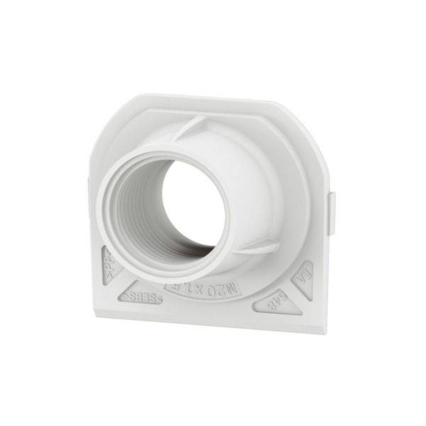 Een wit, vierkant kunststofschroefdraad met een rond gat in het midden, geschikt voor sanitaire of elektrotechnische installaties.