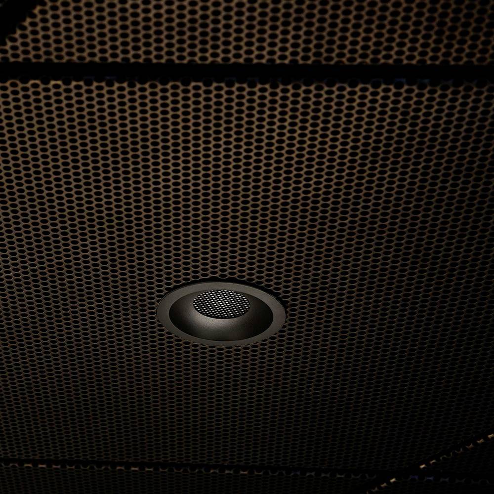 Ronde plafondlamp met donkere honingraatstructuur, gelijkmatig verdeeld, creëert sfeervolle verlichting in modern interieurdesign.