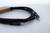 Zwart audiokabel met twee 3,5-mm-jackstekkers op een lichte ondergrond.
