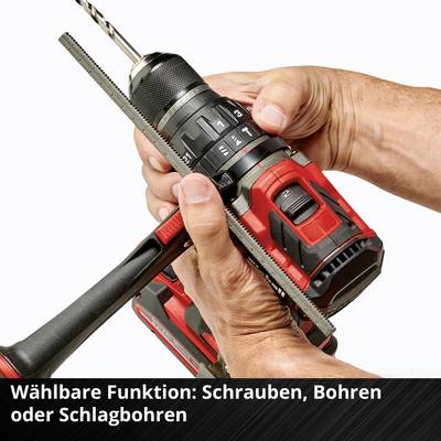 Een hand houdt een boormachine met instelbare functies voor schroeven, boren of klopboren.