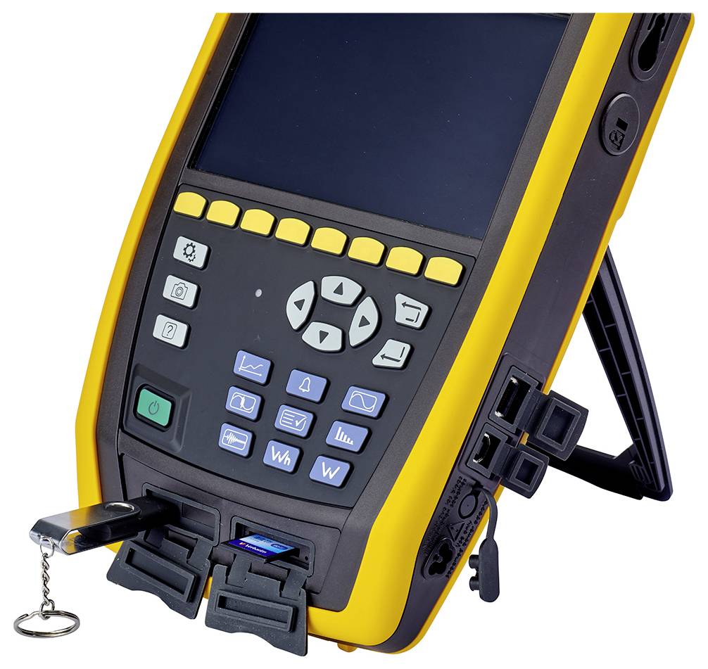 Een handgedragen elektronisch testapparaat met display en toetsen. Een sleutelhanger hangt aan de onderkant.