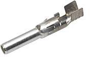 Zilveren metalen pen of stekker, mogelijk onderdeel van een elektrische verbinding of kabelaansluiting.