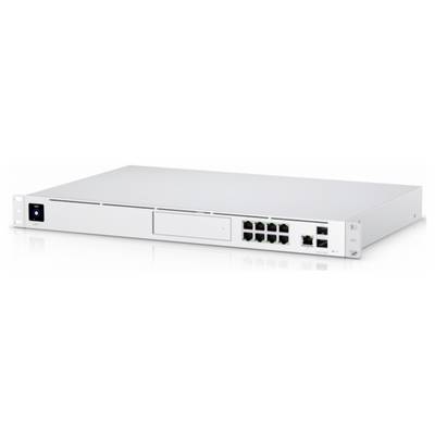 Een witte netwerk switch met meerdere Ethernet-poorten en een aan/uit-knop, ontworpen voor montage in een serverrek.