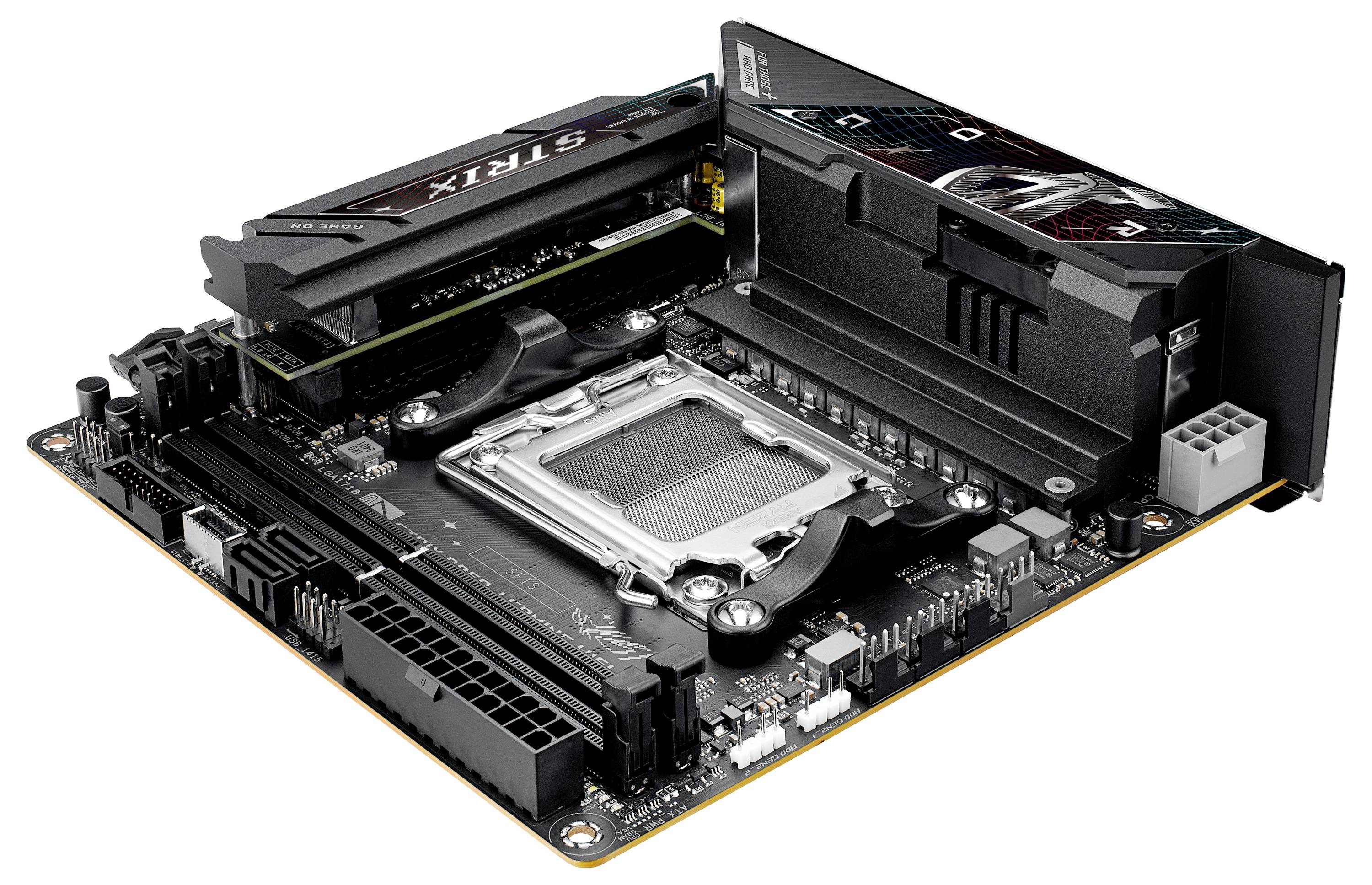 Een computermoederbord met twee RAM-sleuven en een CPU-socket in het midden. Een grafische kaart is geïnstalleerd aan de rechterkant.