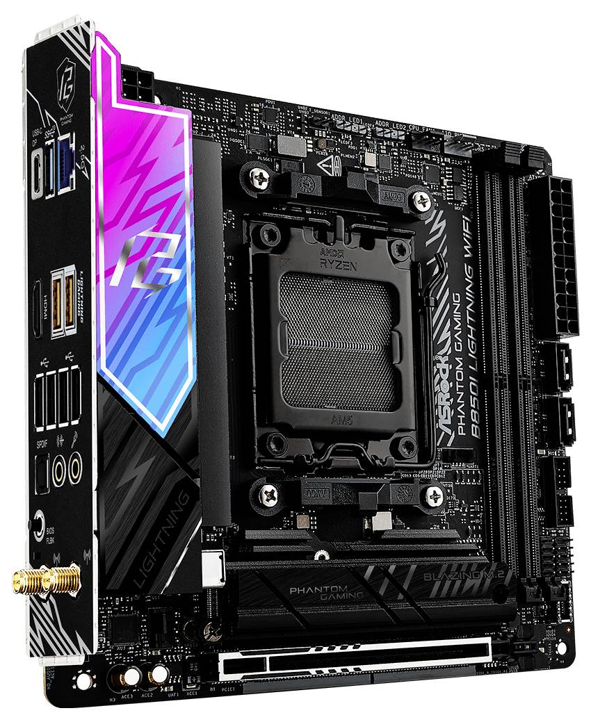 Moederbord met AM4-socket, RGB-verlichting en aansluitplaatsen voor RAM-modules, PCIe-kaarten en USB- en netwerkverbindingen.