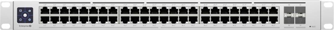 Een netwerk-switch met 48 Ethernet-poorten voor de distributie van netwerkverkeer in een rack-gebaseerde opstelling.