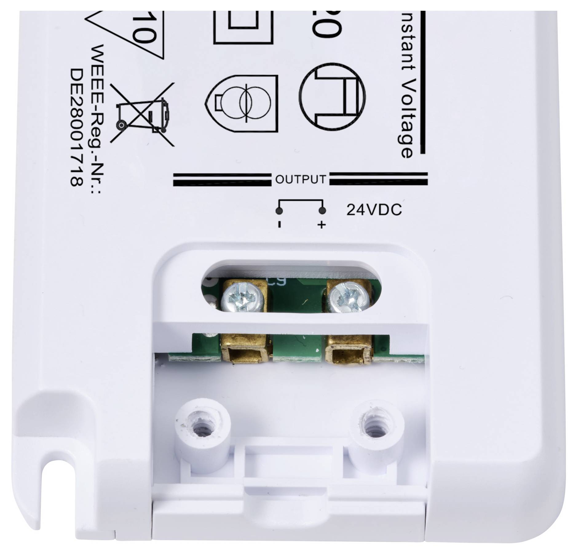 Een wit elektrisch apparaat met zichtbare aansluitingen, labels en symbolen, waaronder 'Output' en '24VDC'.