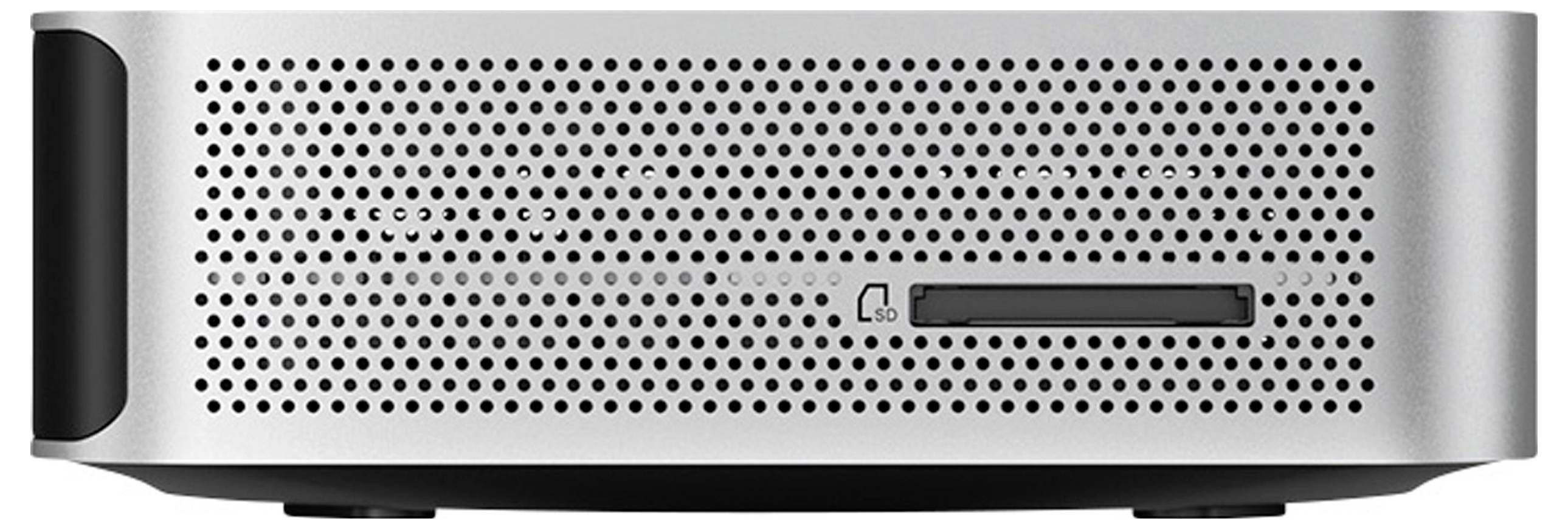 Een zilveren computer met geperforeerde voorkant en SD-kaartlezer, behuizing met plat profiel.