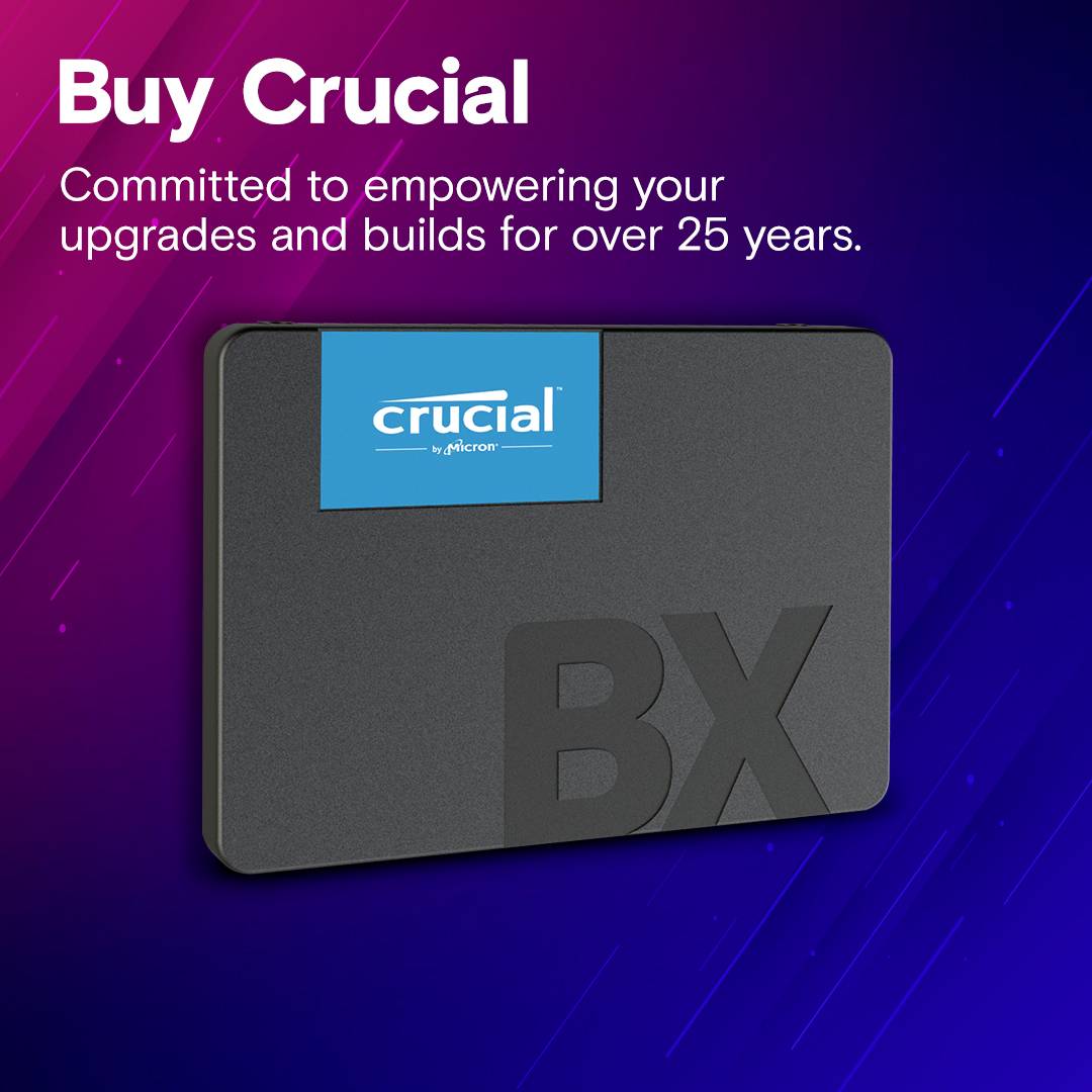 Een zwarte SSD-schijf met de opdruk 'BX' is afgebeeld. Tekst linksboven: 'Koop Crucial. Al meer dan 25 jaar gecommitteerd aan het versterken van uw upgrades en builds.'