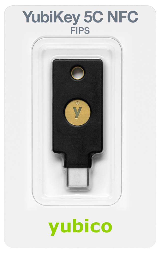 'YubiKey 5C NFC FIPS' op verpakking. Een zwarte authenticatiesleutel met USB-C-aansluiting van Yubico, ideaal voor beveiliging.