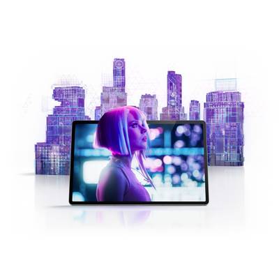 Een vrouw met gekleurd haar op een tabletscherm voor een futuristische stadssilhouet, die technologie symboliseert.