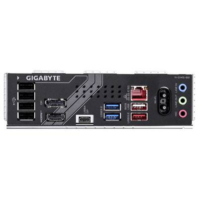 'Gigabyte' moederbord achterpaneel beschikt over meerdere USB-poorten, HDMI, DisplayPort, Ethernet en audioaansluitingen voor veelzijdige connectiviteit.