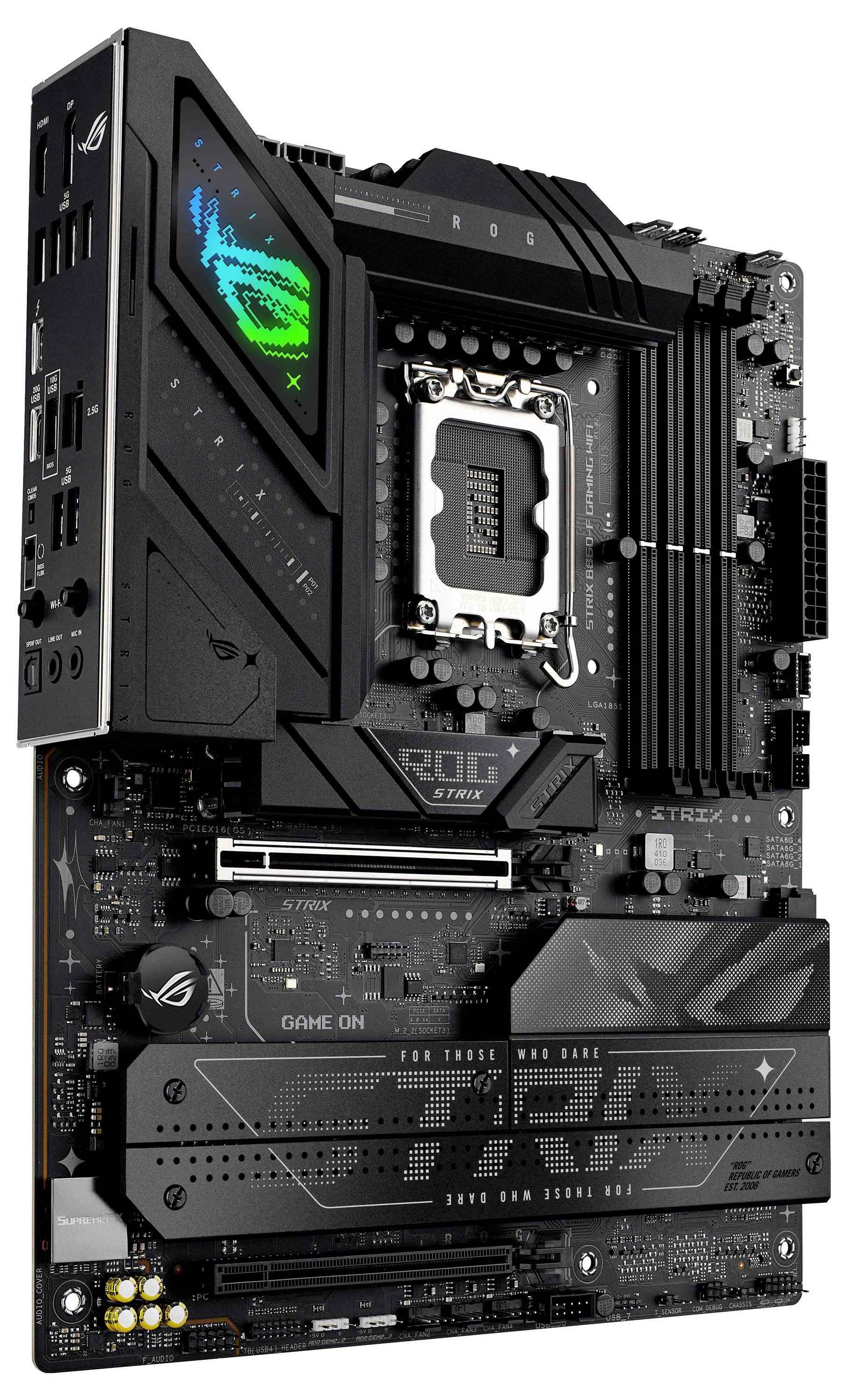 Een high-performance computermoederbord met verschillende poorten, een CPU-voet en gecompliceerde elektronica. Merknamen zichtbaar op componenten.