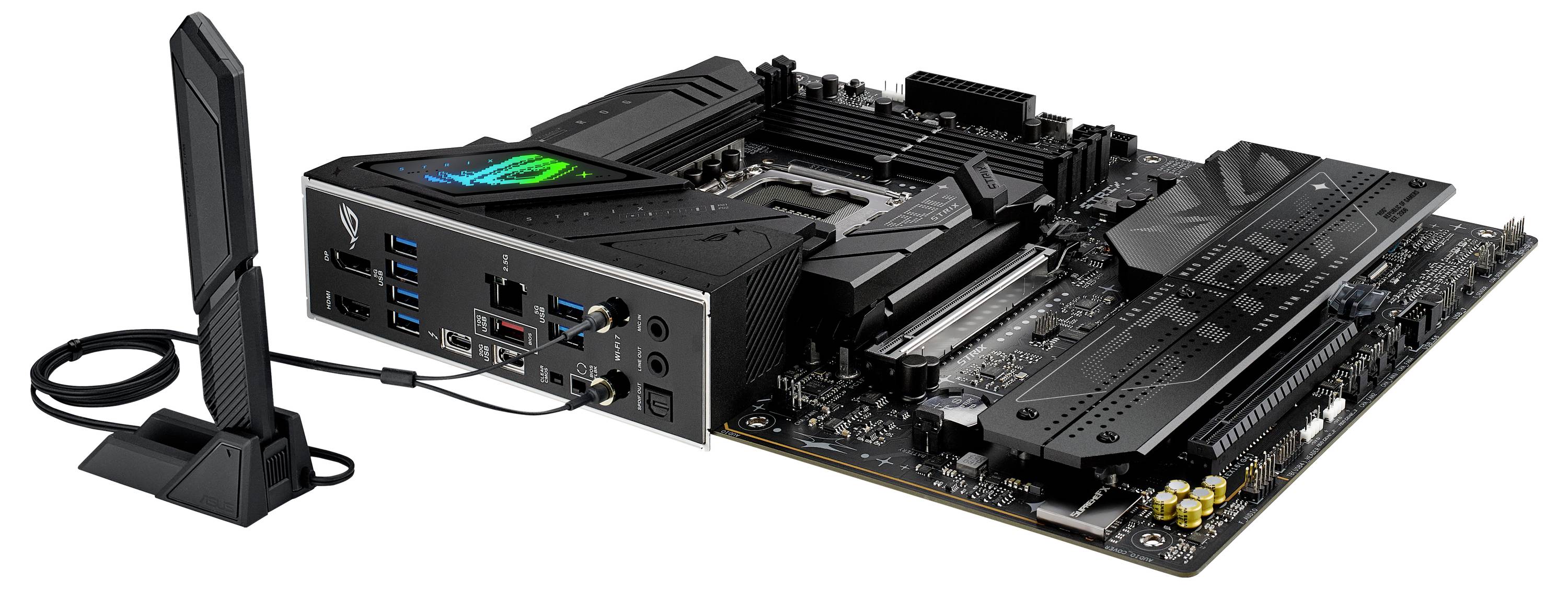 'ASUS ROG Strix Z690-E Gaming WiFi 6E' moederbord met meerdere poorten, uitbreidingssleuven, een antenne en een verlicht logo op het bord.
