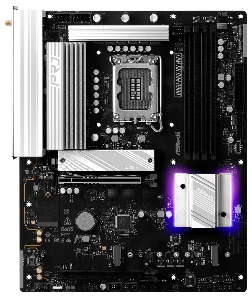 Een zwarte en zilveren computermoederbord met een centrale CPU-aansluiting, meerdere sleuven voor componenten en een verlichte heatsink.