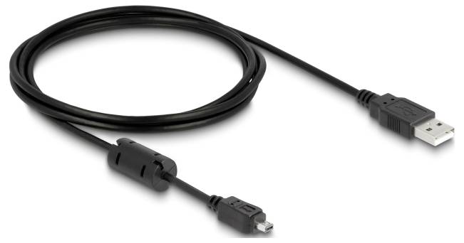 Een zwart USB-kabel met een standaard USB-stekker aan de ene kant en een mini-USB-stekker aan de andere kant, opgerold.