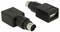Twee zwarte adapters: Eén toont een USB-aansluiting, de andere een ronde stekker.