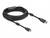 Lang zwart kabel met een HDMI-connector aan de ene kant en een DisplayPort-connector aan de andere kant, voor videoverbindingen.