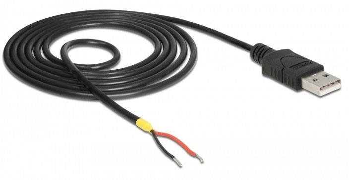 Een USB-kabel met blootliggende rode en zwarte draden aan het uiteinde, beschermd door een gele isolatie.
