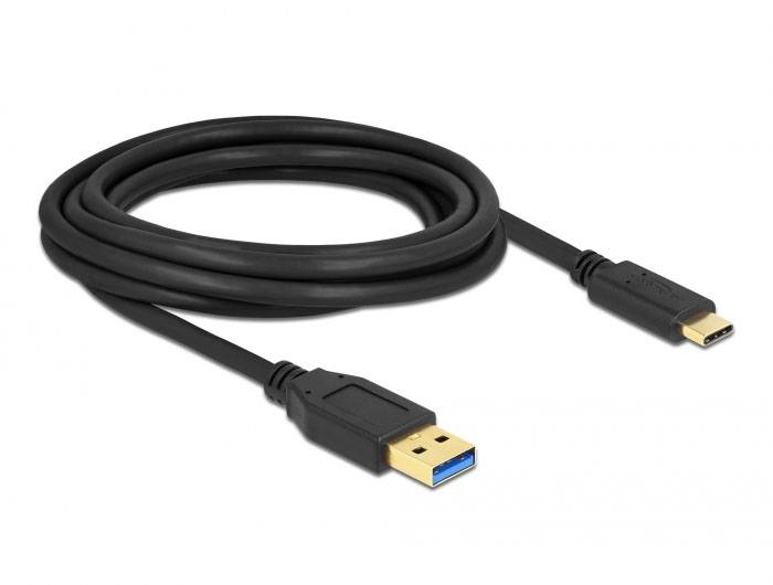 Zwart USB-kabel met USB-A- en USB-C-stekker, opgerold.