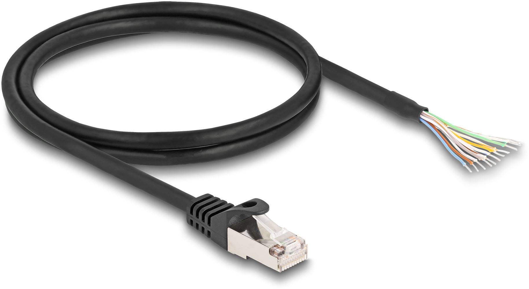 Een Ethernet-kabel met een RJ45-connector aan de ene kant en gestrikte, kleurgecodeerde draden aan de andere kant.
