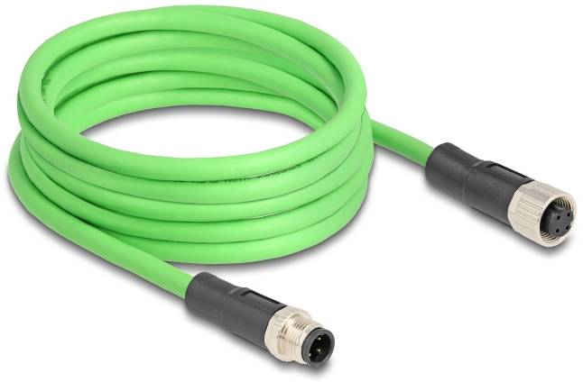 Groen coaxiaal kabel met metalen aansluitingen aan beide uiteinden, opgerold tot een lus, geschikt voor elektrische verbindingen.