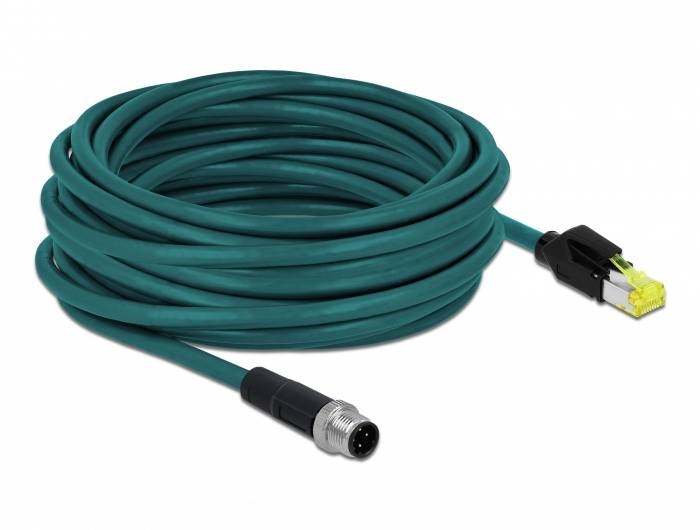 'Een groen, opgerolde Ethernet-kabel met een RJ45-connector aan de ene kant en een M12-connector aan de andere kant.'