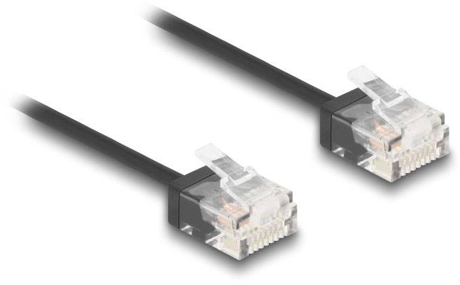 Zwart Ethernet-kabel met transparante RJ45-connectoren aan beide uiteinden, bestemd voor netwerkaansluiting tussen apparaten.