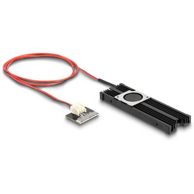 Zwarte heatsink met geïntegreerde ventilator, verbonden met een kleine printplaat via een rood kabeltje voor elektronische toepassingen.
