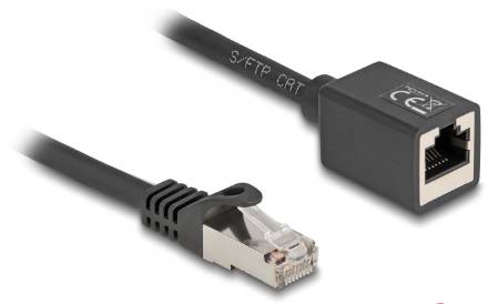 'Netwerkkabel met stopcontact en RJ45-stekker, geschikt voor S/FTP CAT 6a verbindingen.'