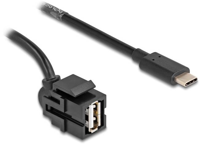 Een zwart USB-C-naar-USB-A verlengkabel dat wordt gebruikt voor het verbinden van apparaten. Links de USB-A-aansluiting, rechts de USB-C-aansluiting.