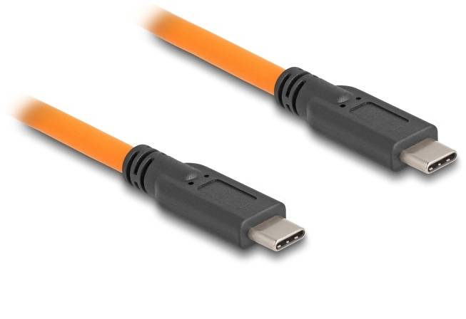 Twee oranje USB-C-kabels met zwarte connectoren liggen naast elkaar.