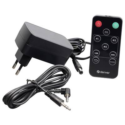 Voedingsadapter met kabel en afstandsbediening van Denver. De afstandsbediening heeft knoppen voor EQ, afspelen, modus en oproepbeantwoording.